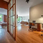 Jacaranda, Your Stylish Retreat In Lissabon