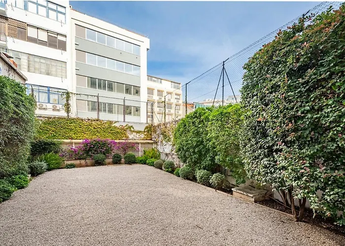 Jacaranda, Your Stylish Retreat In *