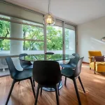公寓 Jacaranda, Your Stylish Retreat In *